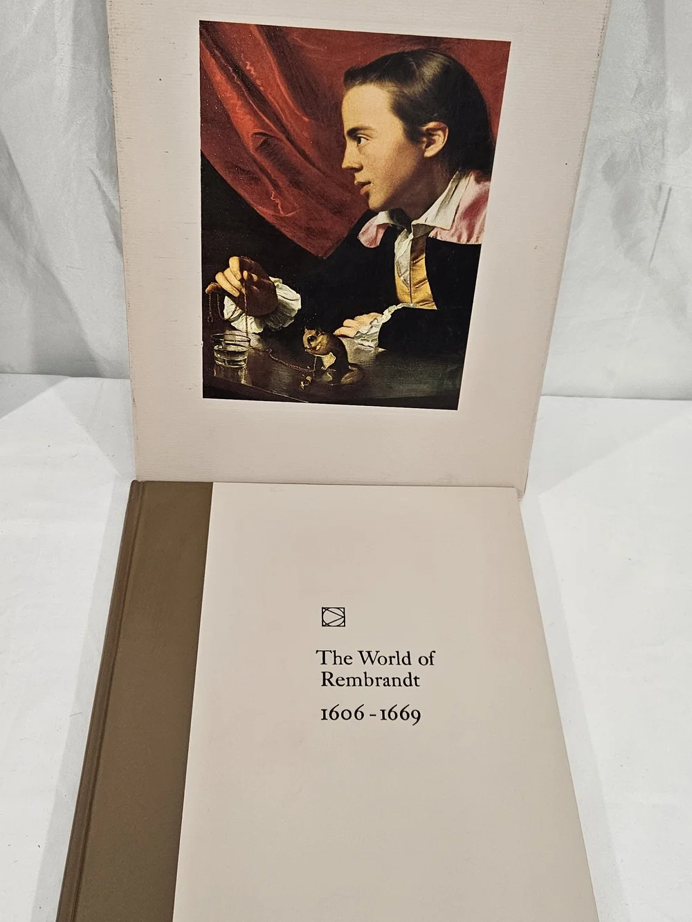 The World of Decorative Art Book Set - Red, Brown, Black Set 5 Books #302